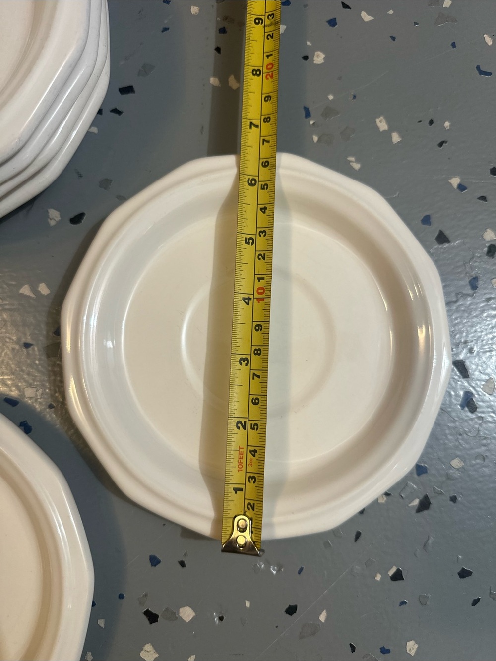 2 White Party Dessert Plates - Pack of Eco-Friendly Round Plates